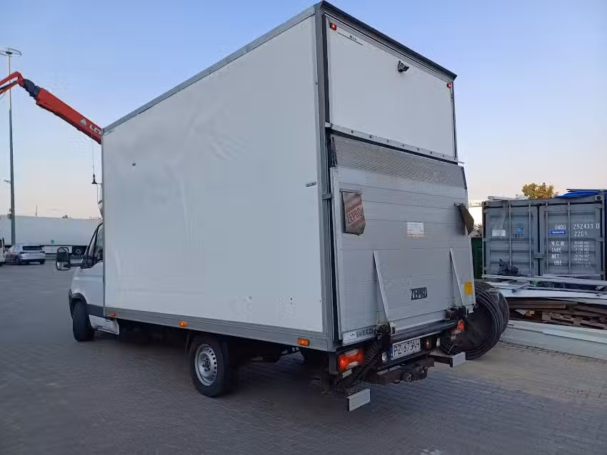 Auto z windą Poznań Usługi transportowe – FHU Woroch