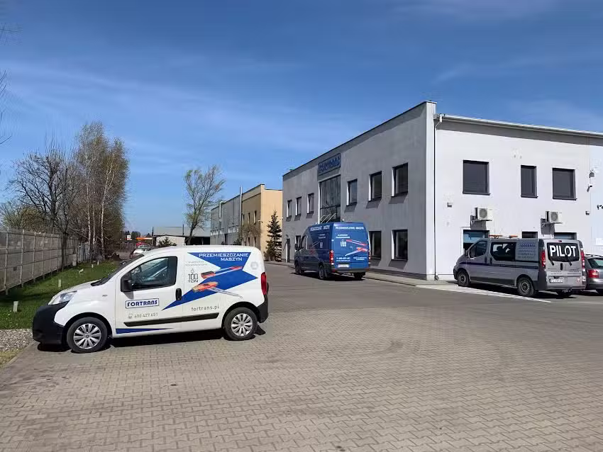 FORTRANS sp.j. PRZEMIESZCZANIE MASZYN PRZEMYSŁOWYCH Wózki Widłowe – wynajem