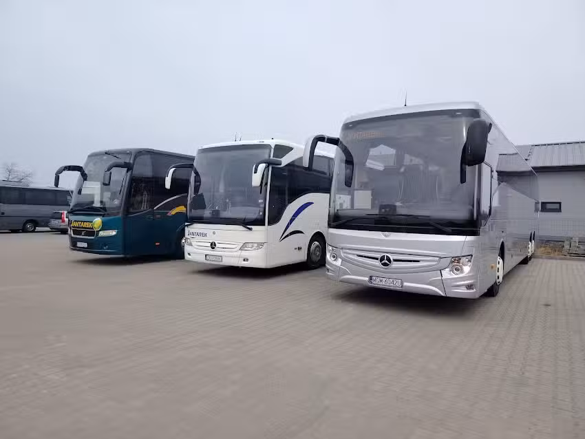 Jantarek. Dolęba J.K. Przewozy autokarowe, wynajem autokarów, busów