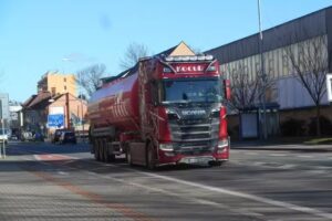 Kocur. Transport