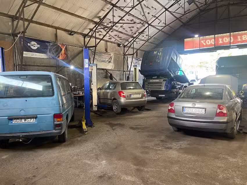 KRT Trans Sp. Z O.O. Transport Serwis Warsztat TIR Bus Osobowe Mechanika Wulkanizacja Klimatyzacja Serwis Mobilny Spawanie