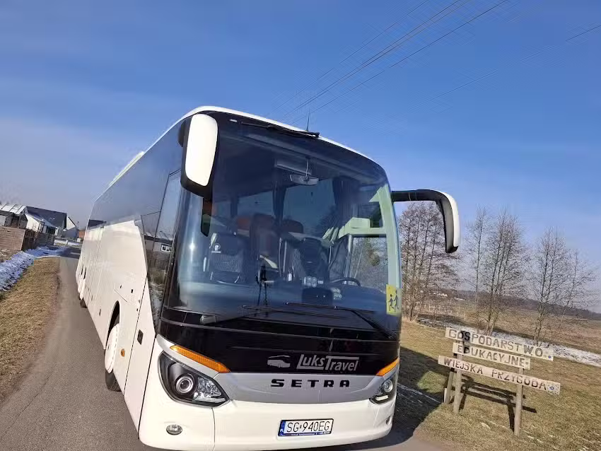 LuksTravel Firma Transportowa – Profesjonalny Wynajem Autobusów i Busów