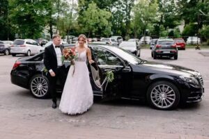 Na gazie – auto do ślubu, Mercedesy, czarna S klasa, biała klasa C AMG – mercedesemdoslubu.pl
