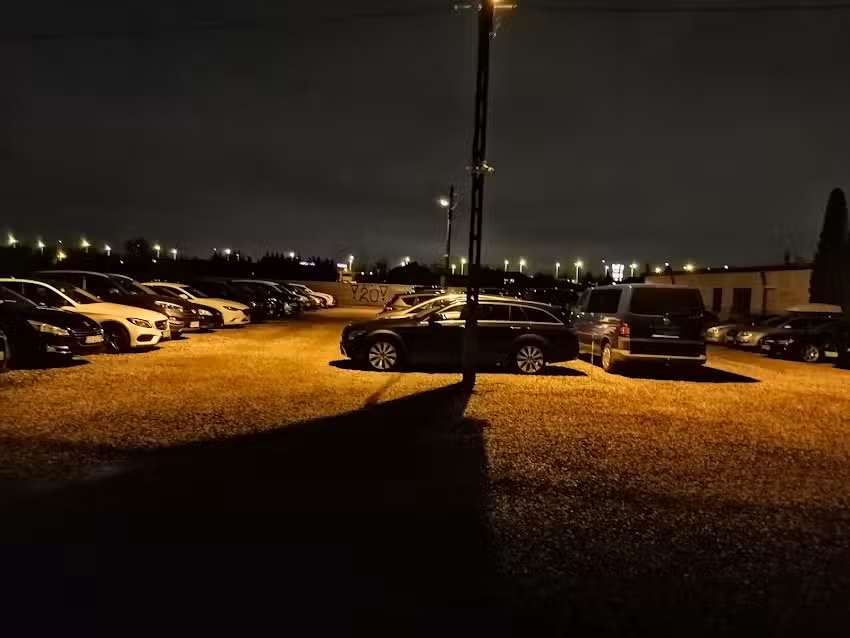 Parking Okęcie 16 – Parking Obok Lotniska