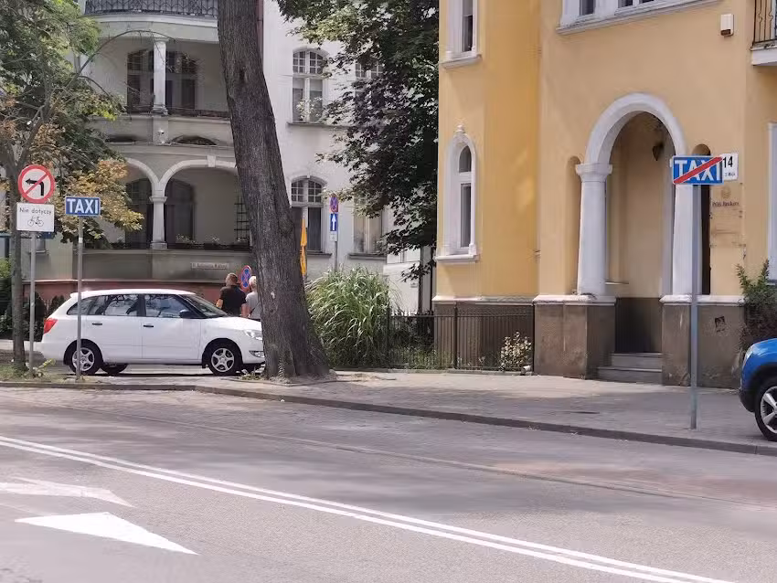 Postój taksówek – 3 Maja
