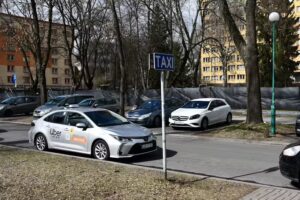 Postój taksówek – Chatka Żaka