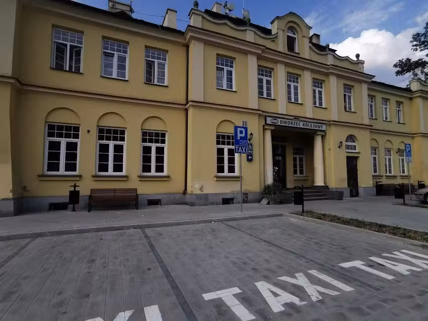 Postój taksówek – Stacja Nałęczów