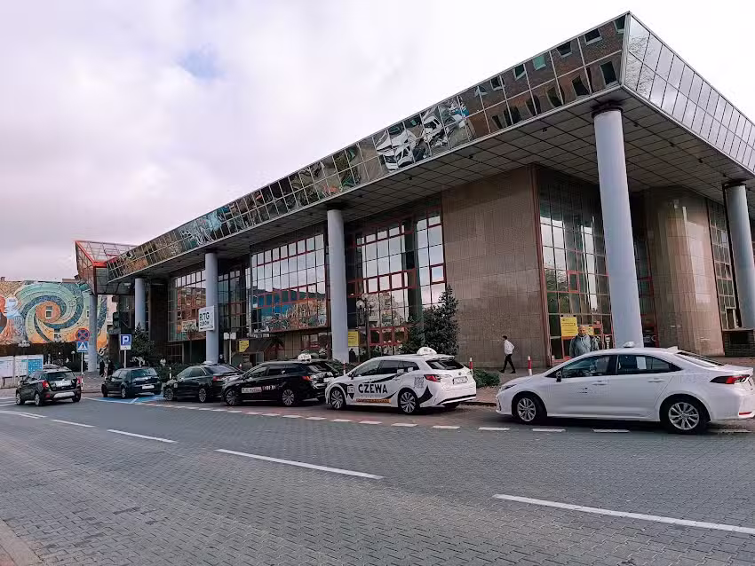 Postój taxi przy PKP