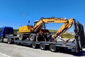RADKUL Transport. Usługi transportu ciężkiego. Transport niskopodwoziowy. Transport maszyn budowlanych. ŚLĄSK