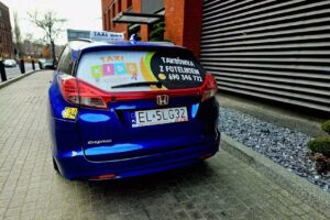 Taxi Kids Magdalena Łukaszczyk Taksówka z fotelikiem