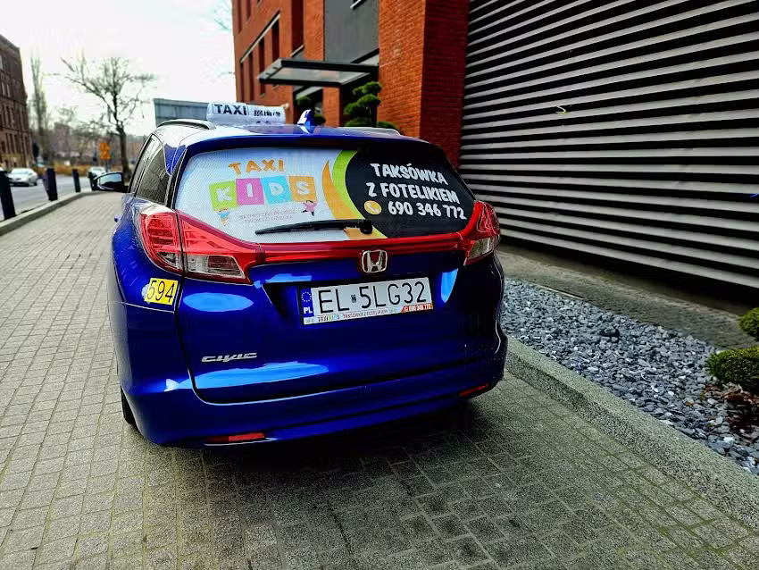 Taxi Kids Magdalena Łukaszczyk Taksówka z fotelikiem