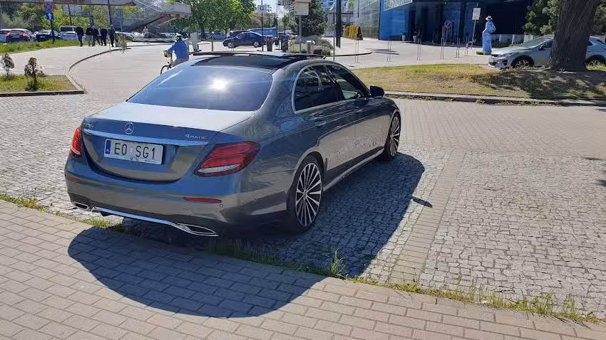 Taxi Mercedes E0 SG1 Sebastian Galanciak Grand Hotel Łódź Transfery Lotniskowe lodz Łódź Warszawa
