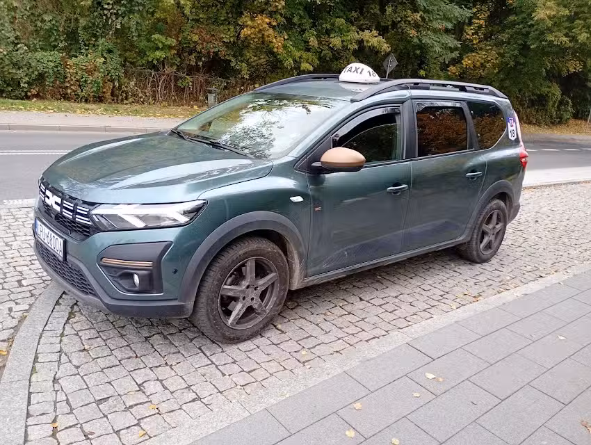 TAXI Nałęczów – Waldemar Tupaj / PKP Naleczow / Transport – lotnisko Polska /