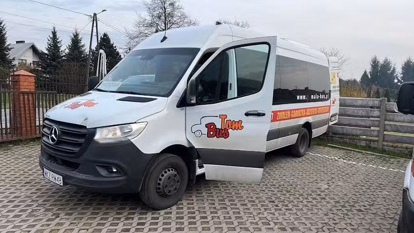 TomBus – Przewozy Krajowe | Na Lotnisko | Przewóz Paczek | Wynajem Busów