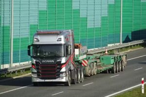 Trans-Service. Ponadnormatywny transport krajowy i międzynarodowy/Produkcja CNC