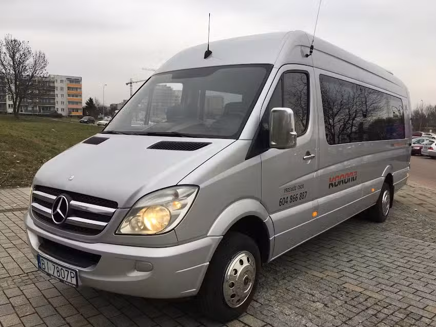 Transport Osobowy Przewóz Mikrobusami Korona