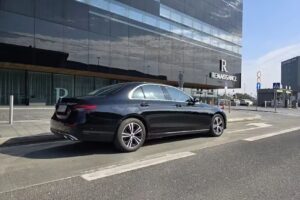 *Warszawa – Lux Voyages Prywatny Kierowca & Luksusowy Transport *Warsaw – Lux Voyages | Private Chauffeur & Luxury Transport