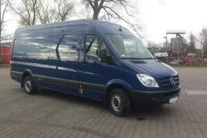 Wyzuj Krzysztof. Transport bagażowy