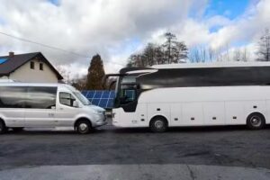 Zielona SK-BUS Przewóz osób -Konopka- Wynajem BUSÓW Przewóz Pracowników