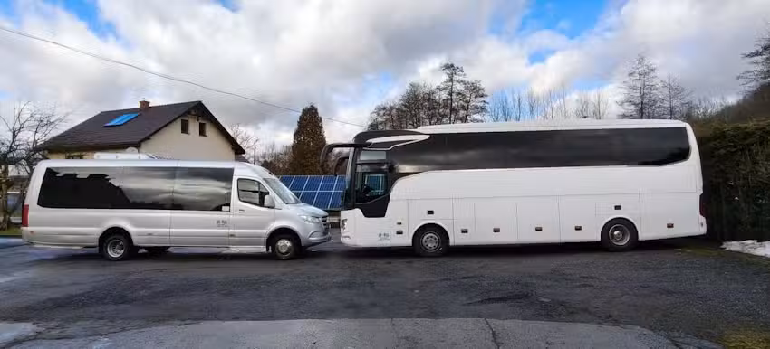 Zielona SK-BUS Przewóz osób -Konopka- Wynajem BUSÓW Przewóz Pracowników